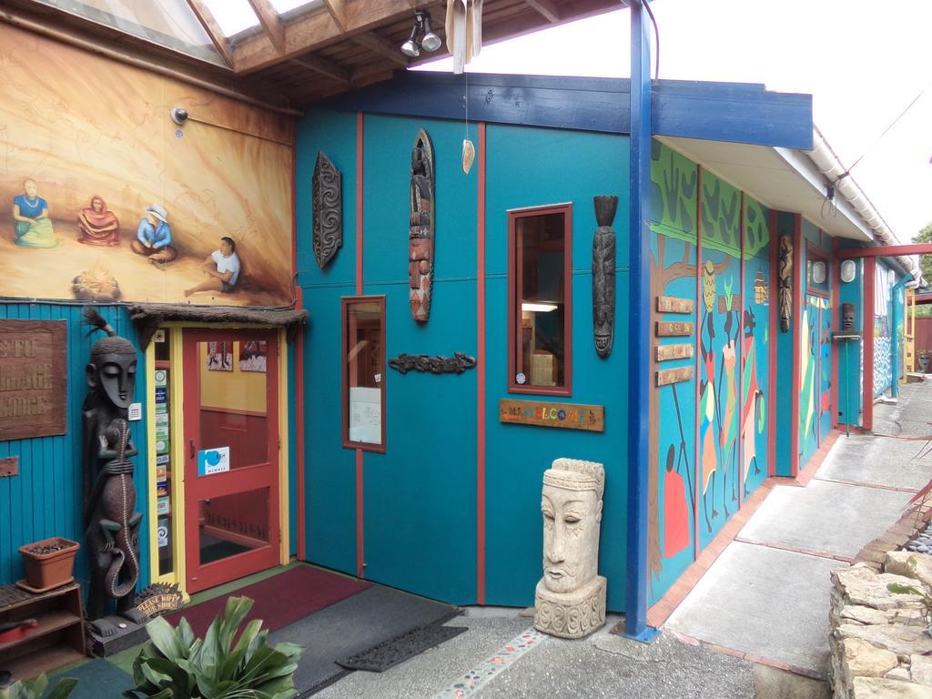 グローバル ビレッジ トラベラーズ ロッジ グレイマウス エクステリア 写真 The Tiki Lounge