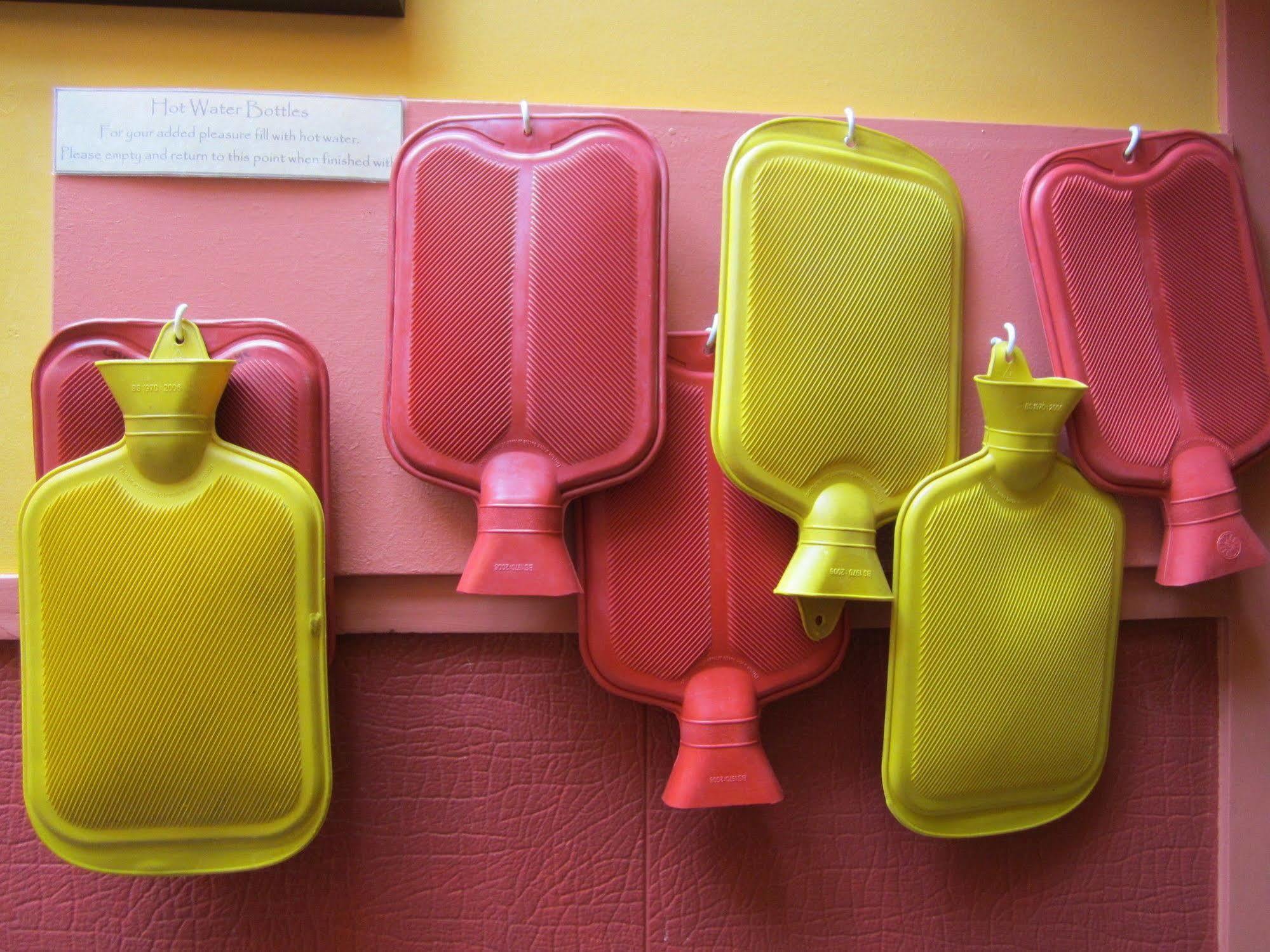 グローバル ビレッジ トラベラーズ ロッジ グレイマウス エクステリア 写真 Hot water bottles
