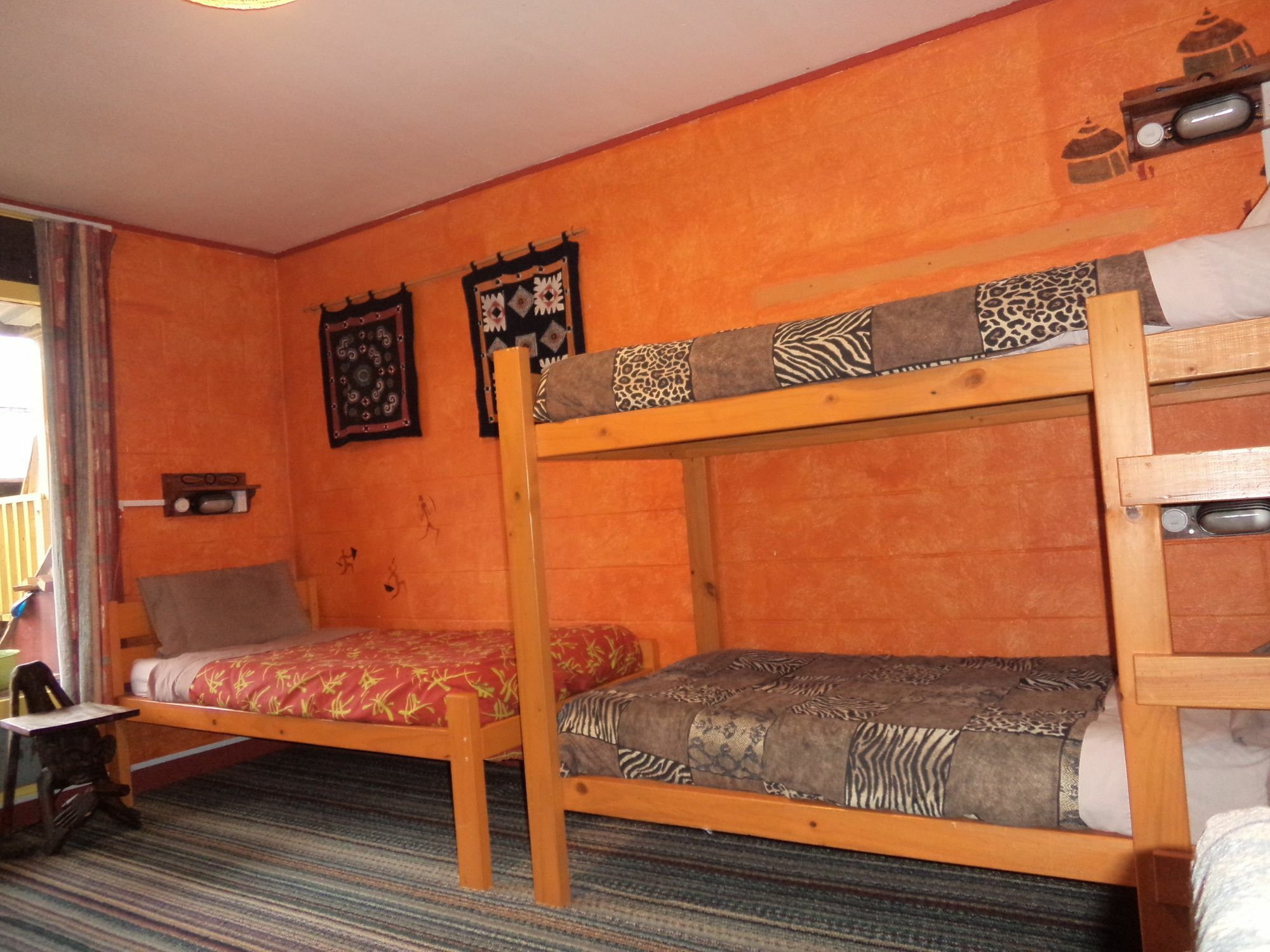 グローバル ビレッジ トラベラーズ ロッジ グレイマウス エクステリア 写真 A typical room at Club Med