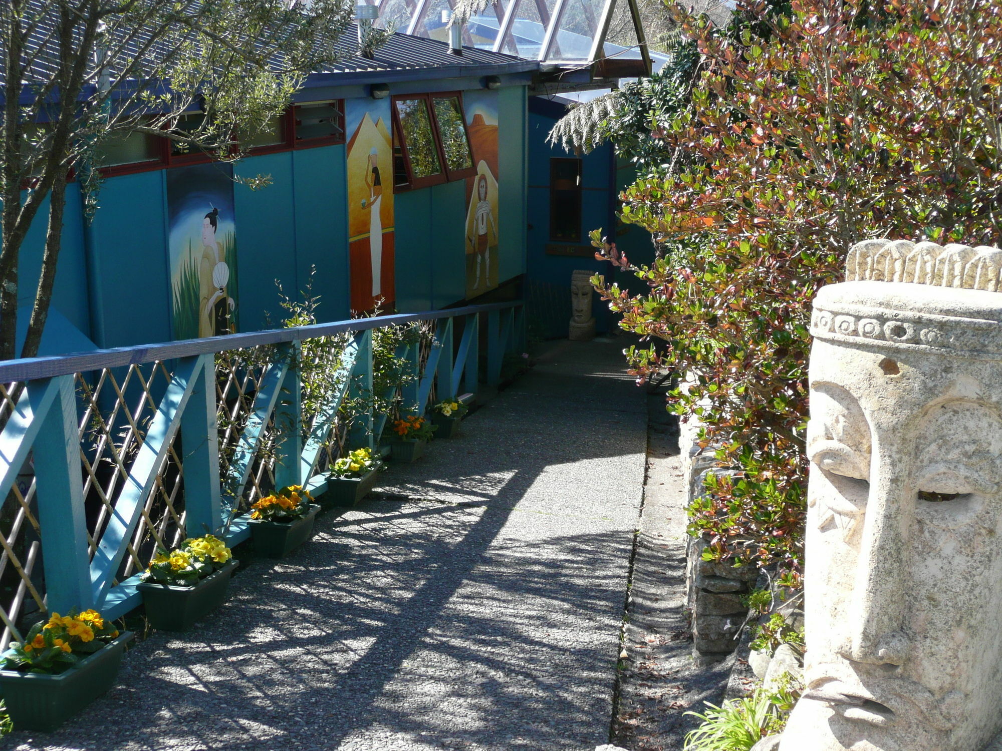グローバル ビレッジ トラベラーズ ロッジ グレイマウス エクステリア 写真 The entrance to the museum