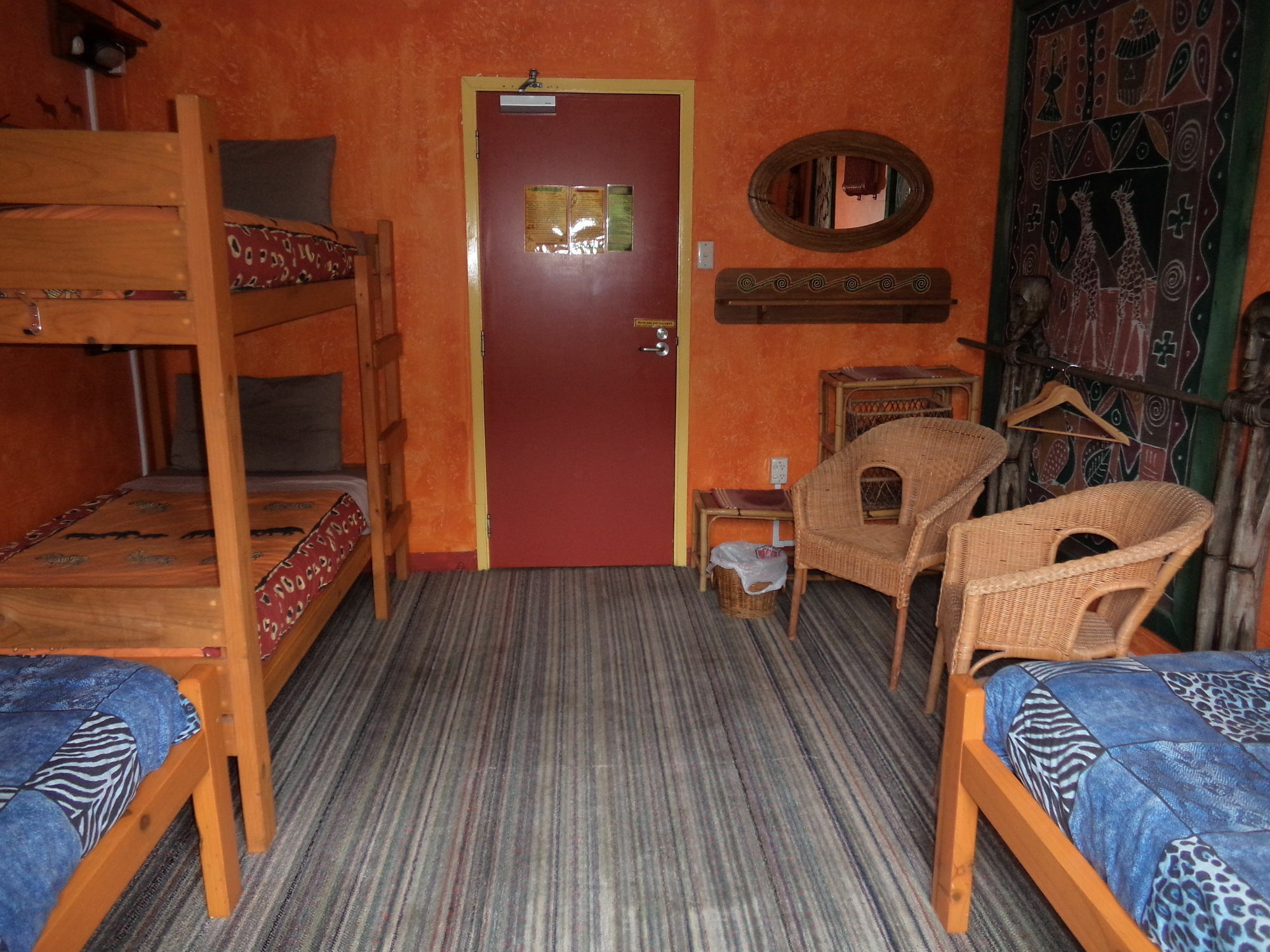 グローバル ビレッジ トラベラーズ ロッジ グレイマウス エクステリア 写真 A room at the hostel
